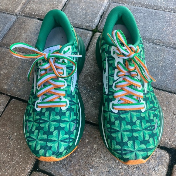 Brooks Shoes - Brooks Run Lucky Gosht 15 Woman’s size 6 St Patrick’s celebration